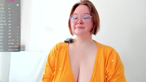 Snapshot of debbiewood chatting on August 4, 5:21 am DeboraDebbieDee online show from August 4, 5:21 am