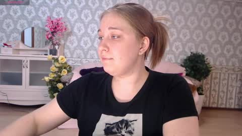 Snapshot of debramust chatting on December 29, 1:24 am debramust online show from December 29, 1:24 am