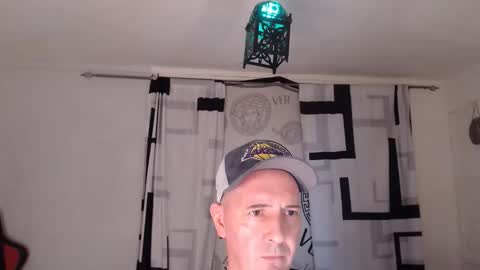 Snapshot of decusbomont chatting on June 6, 10:25 pm decusbomont online show from June 6, 10:25 pm
