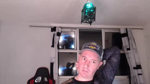 Snapshot of decusbomont chatting on June 8, 10:10 pm decusbomont online show from June 8, 10:10 pm