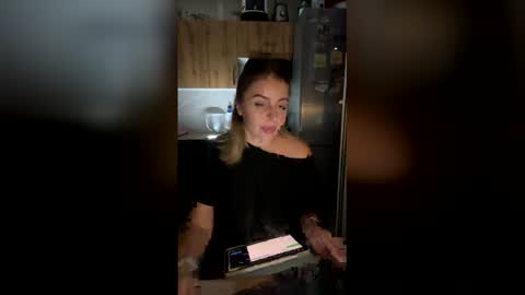 Snapshot of deean12 chatting on April 1, 6:49 pm deean12 online show from April 1, 6:49 pm
