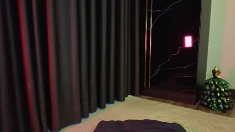 deedeedoll online show from December 22, 1:24 am