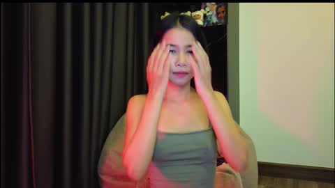 deedeedoll online show from February 6, 1:32 am