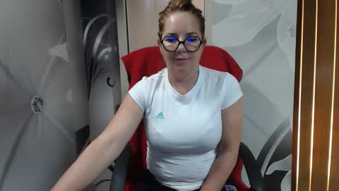 Snapshot of deepintoyourmind chatting on March 2, 10:11 am hi guys i m a cute milf i m here for good time and nice people pls be respectfool and enjoy me online show from March 2, 10:11 am