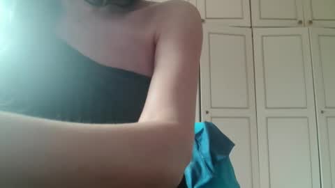 Snapshot of deessedivine chatting on May 13, 3:31 pm KamiDevi online show from May 13, 3:31 pm