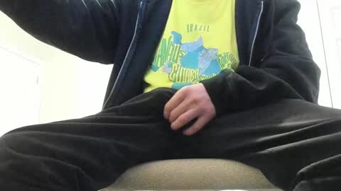 Snapshot of deeznutz343 chatting on February 18, 3:21 am Deez Nutz online show from February 18, 3:21 am