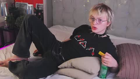 deficitt online show from December 26, 11:35 pm