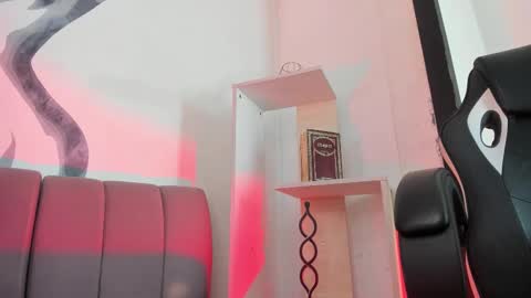 Deilan Wolf  online show from March 1, 7:54 am