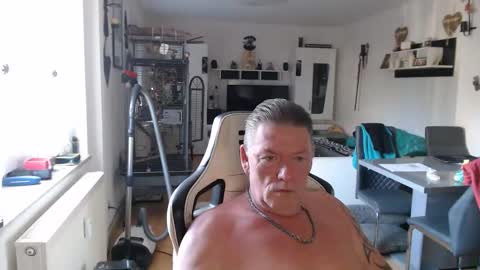 deinprinz2312 online show from June 7, 4:38 am