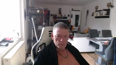 deinprinz2312 online show from June 15, 4:25 am