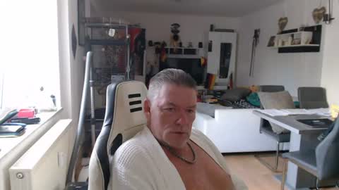 deinprinz2312 online show from June 16, 5:43 am