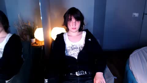 Snapshot of delalex chatting on June 10, 4:39 pm Alex online show from June 10, 4:39 pm