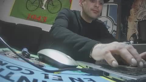 delaylaylay online show from March 31, 12:01 am