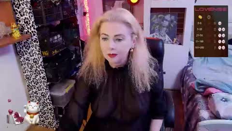 Snapshot of delicecat chatting on November 4, 11:15 pm Delicacat online show from November 4, 11:15 pm