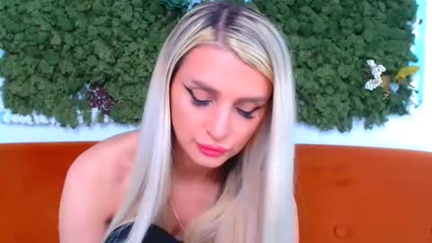 Snapshot of deliciaalove chatting on February 11, 8:03 pm deliciaalove online show from February 11, 8:03 pm