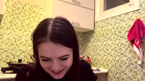 Snapshot of deliciastombaugh chatting on April 2, 5:10 pm Kiki online show from April 2, 5:10 pm