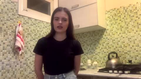 Snapshot of deliciastombaugh chatting on April 3, 5:11 pm Kiki online show from April 3, 5:11 pm
