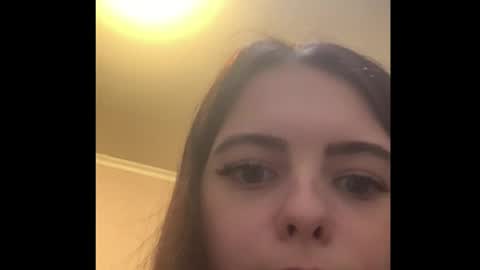 Snapshot of deliciastombaugh chatting on April 4, 5:32 pm Kiki online show from April 4, 5:32 pm