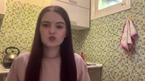 Snapshot of deliciastombaugh chatting on April 9, 5:18 pm Kiki online show from April 9, 5:18 pm