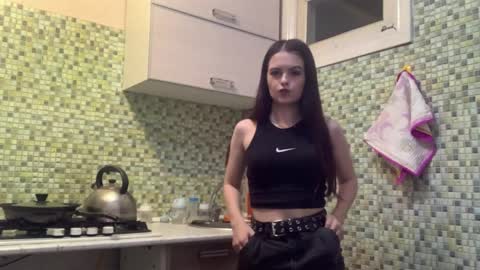 Snapshot of deliciastombaugh chatting on April 10, 5:17 pm Kiki online show from April 10, 5:17 pm
