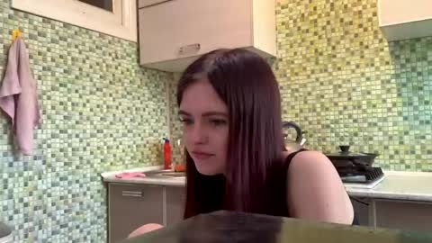 Snapshot of deliciastombaugh chatting on April 14, 3:18 pm Kiki online show from April 14, 3:18 pm