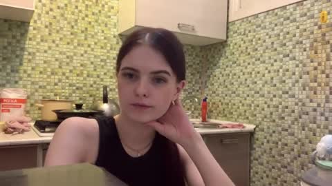 Snapshot of deliciastombaugh chatting on April 15, 7:58 pm Kiki online show from April 15, 7:58 pm