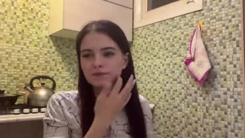 Snapshot of deliciastombaugh chatting on April 18, 7:07 pm Kiki online show from April 18, 7:07 pm
