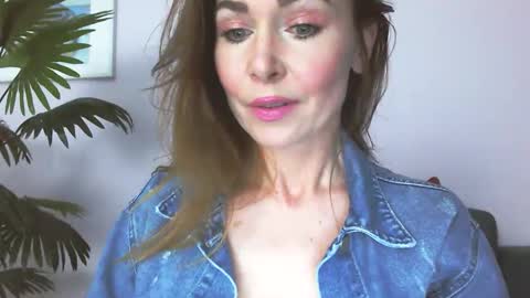 delilah_sweet online show from May 25, 3:29 pm