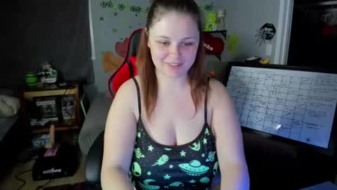 Snapshot of delilahfields chatting on May 21, 4:19 am Delilah Fields online show from May 21, 4:19 am
