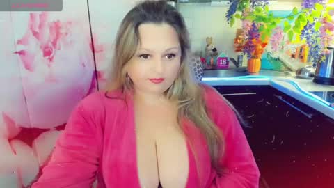 Snapshot of delinnia chatting on April 25, 11:24 am Margo online show from April 25, 11:24 am