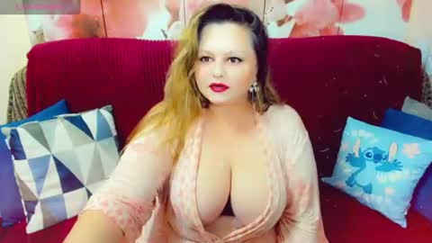 Snapshot of delinnia chatting on July 4, 12:00 pm Margo online show from July 4, 12:00 pm