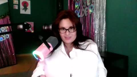 dellacrush_ online show from March 4, 8:27 pm