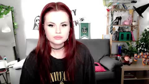 dellacrush_ online show from October 28, 9:35 am