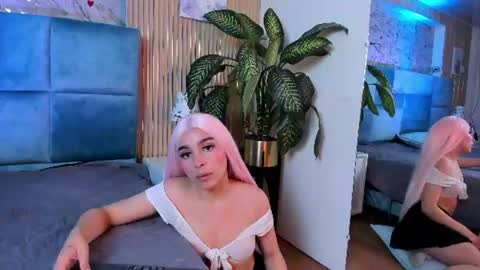 Snapshot of delphine_doll chatting on July 6, 3:03 pm Delia online show from July 6, 3:03 pm