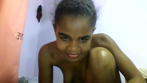 delphine online show from March 26, 5:46 am