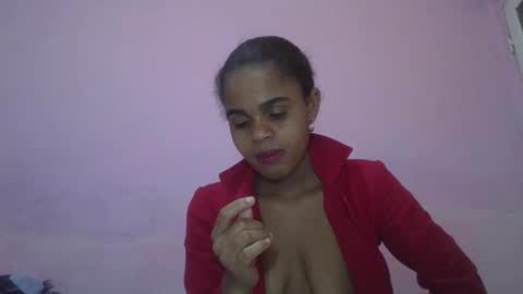 Snapshot of delphineee chatting on April 22, 4:37 am delphine online show from April 22, 4:37 am