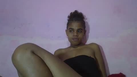 Snapshot of delphineee chatting on April 23, 3:30 am delphine online show from April 23, 3:30 am