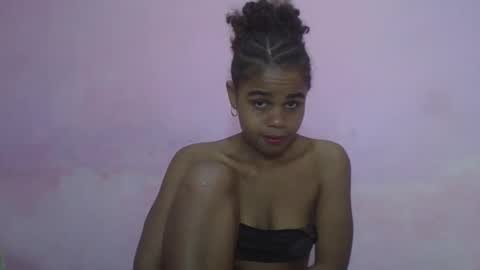 Snapshot of delphineee chatting on April 25, 11:02 am delphine online show from April 25, 11:02 am