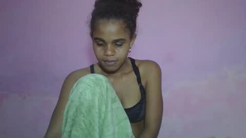 Snapshot of delphineee chatting on April 29, 5:41 pm delphine online show from April 29, 5:41 pm