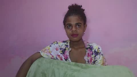 Snapshot of delphineee chatting on May 4, 3:13 am delphine online show from May 4, 3:13 am