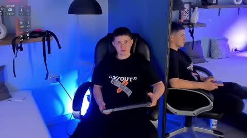 Snapshot of deluca_vega chatting on June 27, 12:10 pm Deluca Vega online show from June 27, 12:10 pm