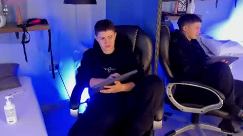 Snapshot of deluca_vega chatting on June 28, 1:28 pm Deluca Vega online show from June 28, 1:28 pm