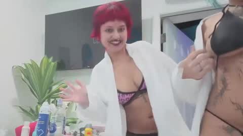 Snapshot of deluxxxeblu chatting on February 15, 3:03 am TankinBody online show from February 15, 3:03 am