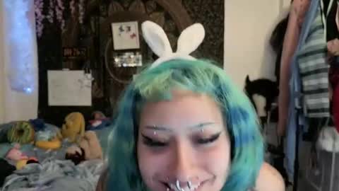 Snapshot of deluxxxeblu chatting on March 3, 3:23 am TankinBody online show from March 3, 3:23 am