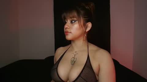 Snapshot of demian_melany_ chatting on October 20, 4:24 am demian_melany_ online show from October 20, 4:24 am