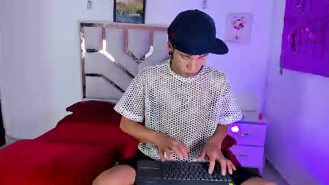 Snapshot of demian_salvatoire chatting on August 7, 9:28 pm Demian and Salvatoire online show from August 7, 9:28 pm