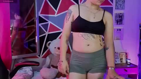 Snapshot of demimoore222 chatting on February 18, 7:21 pm DEMI online show from February 18, 7:21 pm