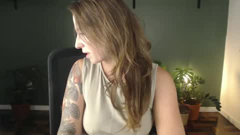 Snapshot of demmetria chatting on March 11, 11:44 pm demmetria online show from March 11, 11:44 pm