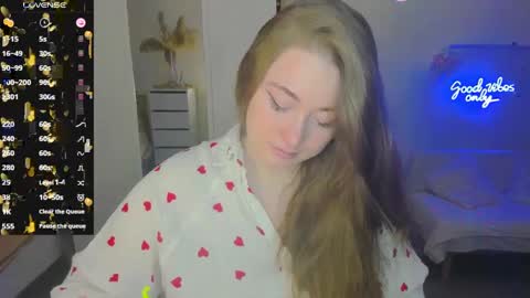 Snapshot of demure_soul chatting on January 25, 4:13 am Sophie online show from January 25, 4:13 am