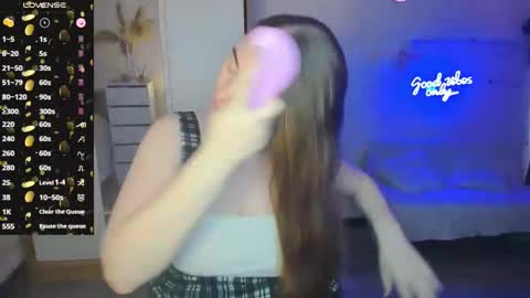 Snapshot of demure_soul chatting on February 10, 8:31 am Sophie online show from February 10, 8:31 am